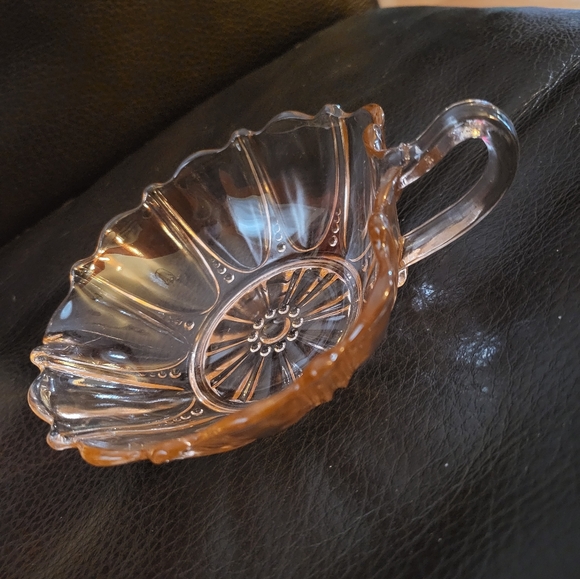 Pink Depression Glass Heart Bowl Oyster& Pearl Pattern by Anchor Hocking Vintage - Picture 3 of 9